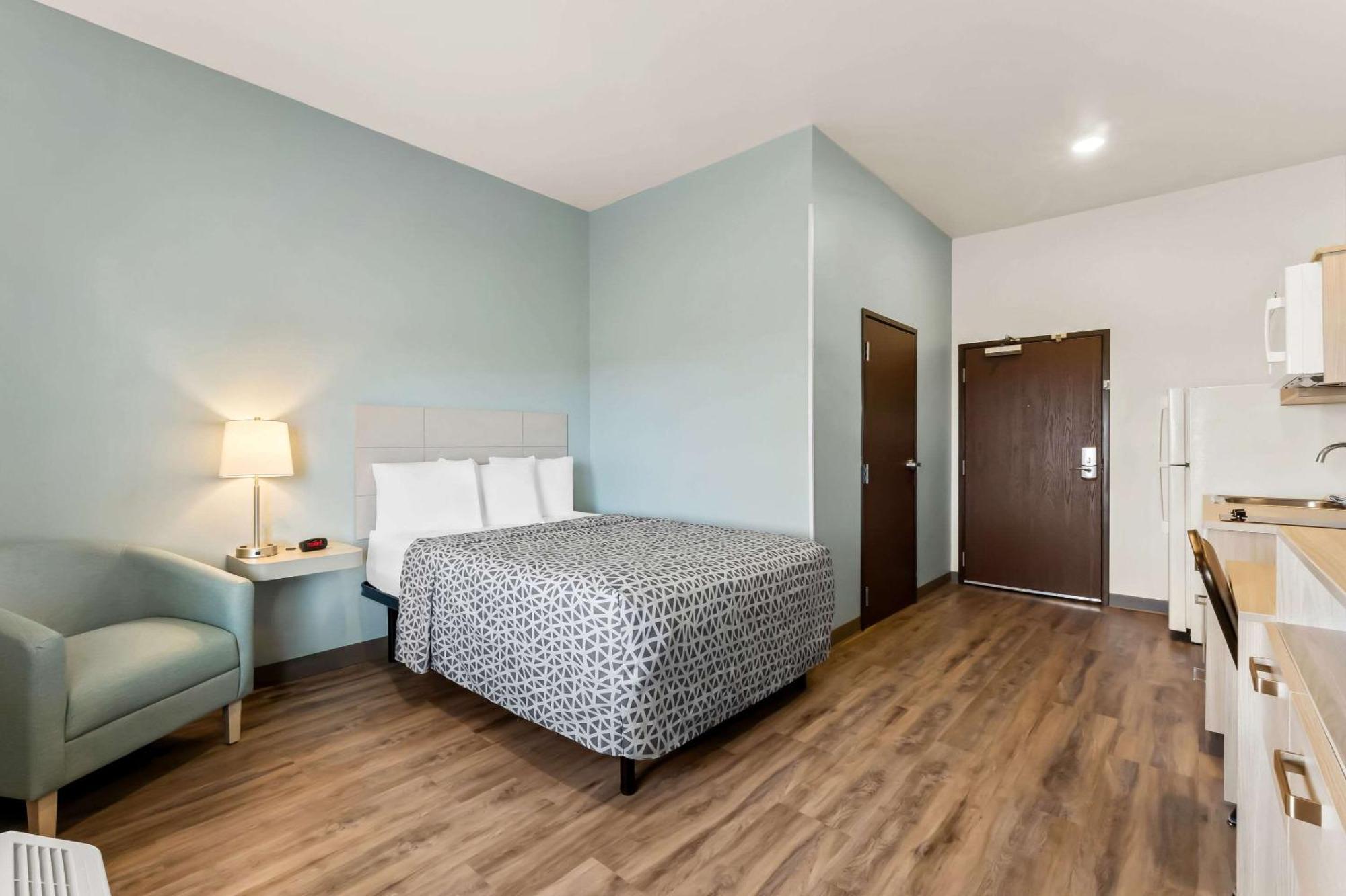 Woodspring Nazareth Hotel Easton